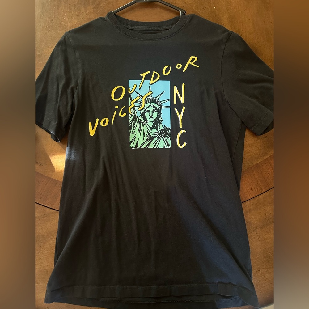 Outdoor Voices NYC tshirt, rare! size small like new
